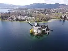 Luftaufnahme vom Schloss Ort (April 2023)