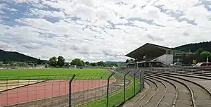 Blick auf die Haupttribüne