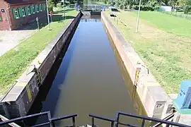Blick in das Schleusenbecken Richtung Oberwarnow