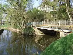 Mündung der Steinach (von hinten) in den  Roten Main (von rechts)
