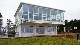 Gaststätte „Inselparadies“ in Baabe (Rügen) mit Pilzschalendach, (errichtet 1966, saniert 2017)
