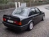 Heckansicht des 325i mit M Technic-Sportpaket
