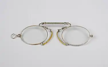 1885, Asti Klemmer für torische Gläser