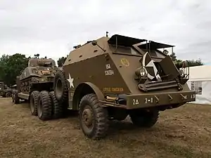 Panzertransporter M25 mit Panzer M4 Sherman