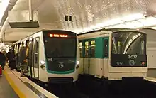 MF 01 und MF 67 im Bahnhof der Linie 9