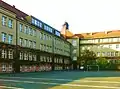 Der Schulhof im Oktober 2013 von Südwesten fotografiert