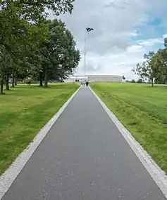 Straße zum Denkmal