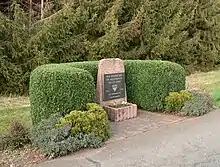 Gedenkstein am ehemaligen Gelände des KZ-Außenlagers in Mackenrode