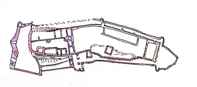 Grundriss: rot = romanischer Kernbau; braun = gotische Erweiterungen (14. Jh.); violett = Erweiterungen im 15. und 16. Jh.