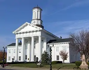 Das Madison County Courthouse in Richmond, gelistet im NRHP Nr. 75000800