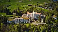 Die einstigen Hotelgebäude sind heute Sitz der «Maharishi European Research University»