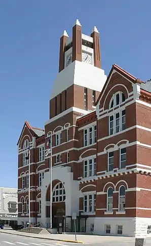 Das Mahaska County Courthouse in Oskaloosa, gelistet im NRHP Nr. 81000255
