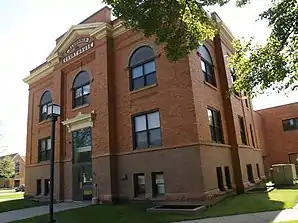 Das Mahnomen County Courthouse in Mahnomen, seit 1984 im NRHP gelistet