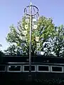 Maibaum vorm Bürgerhaus