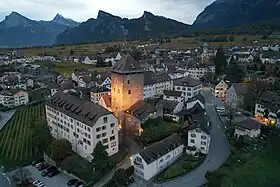 Maienfeld, Sicht von Osten, im Vordergrund Schloss Brandis