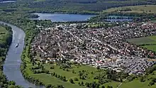 Luftbild mit Ortsteil, Main und Umgebung