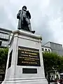 Der Sockel des Gutenberg-Denkmals ist aus Lahnmarmor