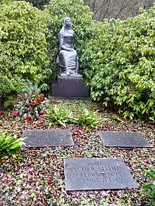 Maja Sacher-Stehlin (1896–1989) Bildhauerin, Mäzenin, Familiengrab auf dem Friedhof Hörnli, Riehen, Basel-Stadt