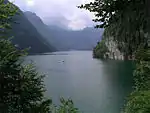 Fotografien li.: von 2004;re.: mit Spiegelung der Berge, Juli 2007