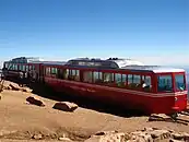 Bei der Pike’s Peak Railway in Colorado kamen 1976 die ersten Zahn­rad-Trieb­wagen der Welt mit dieselhydraulischem Antrieb in Betrieb.