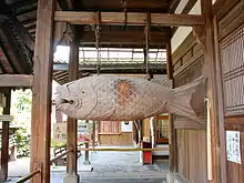 Der Klang des Holzfisches (jap. mokugyo 木魚) signalisiert den Beginn und das Ende einer Meditationseinheit.