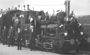 Geschmückte Lokomotive am Geburtstag des Kaisers 1910