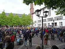 More than 1000 people at the March for Science in Heidelberg 2017 in front of the „Neue Universität“.