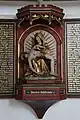 Kirche Maria Hilf Bamberg – Pietà, um 1510, inmitten der Gedenktafeln der Gefallenen der beiden Weltkriege