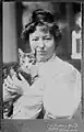 Zwischen 1904 und 1914. Die Schriftstellerin und Fotografin Marie Goslich mit Katze
