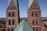 Lübecker Marientürme, vom Dachreiter des Kirchenschiffs gesehen.