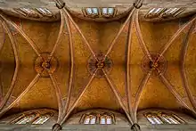 Mit Korkstücken beklebtes, vierteiliges Kreuzrippengewölbe in der Marienkirche, Reutlingen