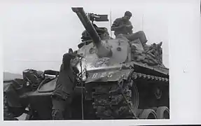 Reparaturarbeiten an einem Panzer, 1969.