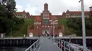 Die Marineschule mit dem Bootshafen darunter (2011)