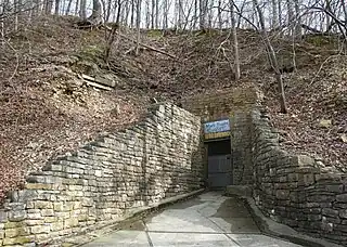 Eingang der Mark Twain Cave von 1890.
