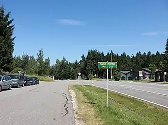 Passhöhe mit Hinweisschild