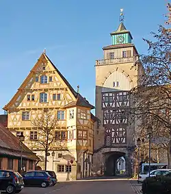 Wimpelinhaus mit dem einzigen erhaltenen Stadttor (1555)