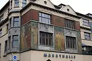 Wandmalereien am linken Risalit der Hauptfassade