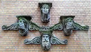 Bauschmuck des Neuen Rathaus, im Rathausinnenhof