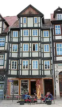 Wohn- und Geschäftshaus