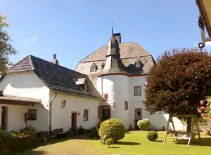 Die Alte Burg ist eine Burganlage aus dem Mittelalter, ehemals von Wassergräben umzogen. Von der ursprünglichen, einen Hof umschließenden vierseitigen Anlage sind nur noch das Burghaus und ein eingeschossiger Nebentrakt erhalten.