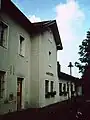 Empfangsgebäude des Bahnhofs Marquartstein im August 1996
