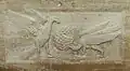 Volksaltar, Vogelrelief mit Zirbelnuss