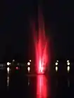 Nachts mit farbiger Beleuchtung