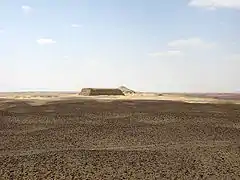 Die Mastaba von Südosten aus fotografiert