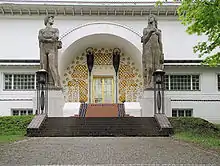 Kolossalfiguren am Ernst-Ludwig-Haus, Mathildenhöhe Darmstadt