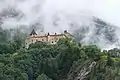 Schloss Sprechenstein im Frühnebel