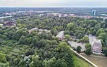 Die an die Moorteichwiese angrenzende Max-Planck-Schule in Kiel.