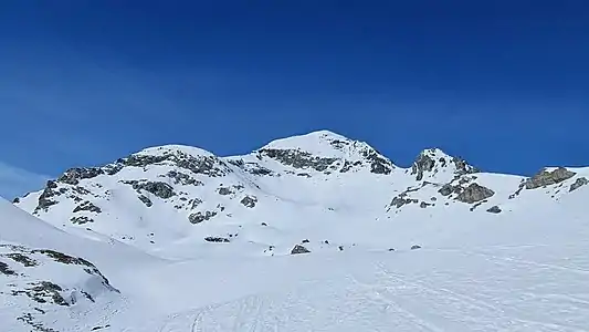 Südostflanke des Mazzaspitz, rechts das 40–45° steile Couloir.