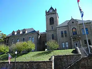 Das McDowell County Courthouse in Welch, gelistet im NRHP Nr. 79003256