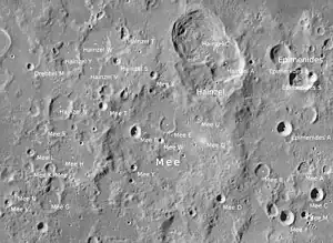 Hainzel (oben rechts) mit Nebenkratern (LROC-WAC)